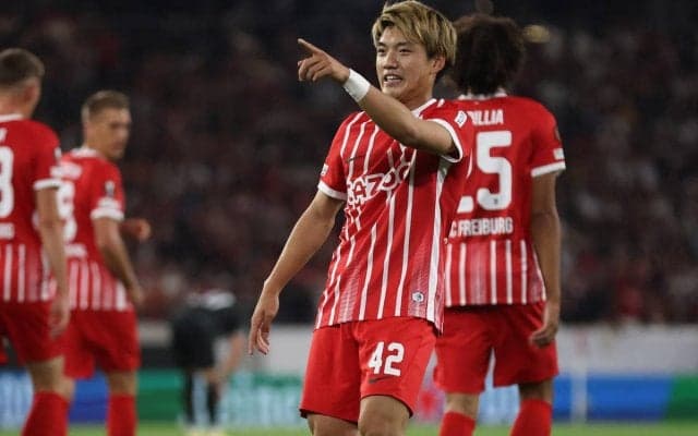 「かわいい」普段野菜を食べない堂安が試合後のサラダを食べる姿が反響「文句言わず食べます」