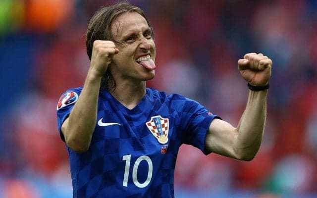 ｢最高のゴール｣!! クロアチア代表MFモドリッチのEURO2016での｢スーパーボレーに再脚光｣! 37歳の誕生日を迎えて｢祝福の声続々｣