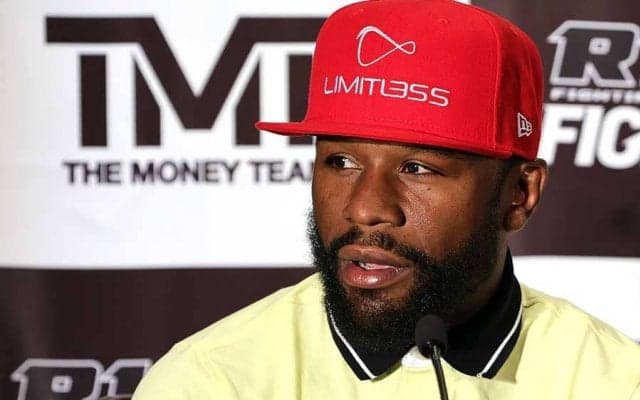 メイウェザー、黒光り高級車の前で卓球バトル　米困惑「車コレクションしか見えない」