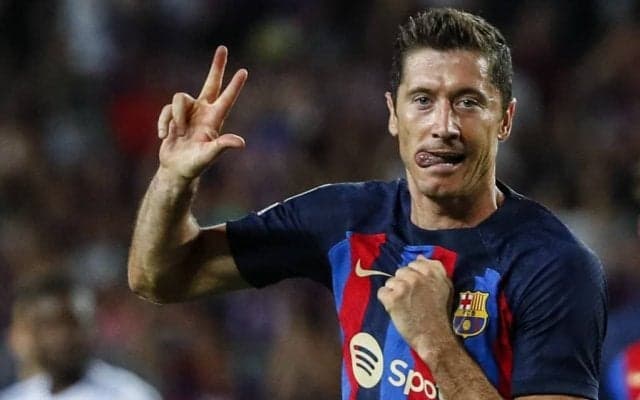 ｢1日観ていられる｣!! バルセロナFWレバンドフスキの｢ハットトリックの夜｣密着動画が話題に! わずか10分で2000超いいねの｢ファン待望映像｣