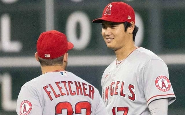 【MLB】大谷翔平、敵軍少年ファンも虜に　野球カードに“二刀流サイン”「最高だよ」