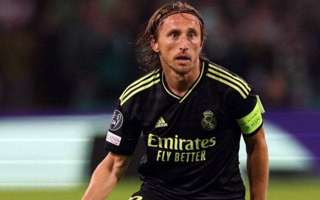 37歳になったモドリッチ、そっくりな娘ら家族で誕生日を祝う「みんなの幸せを願う」