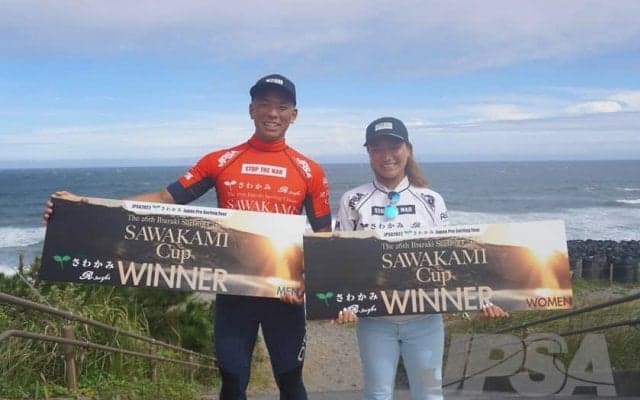 JPSAショートボードツアー第3戦「茨城サーフィンクラシック」で中塩佳那が3連覇 同期にかけた言葉は「慶司郎にかかってるよ」