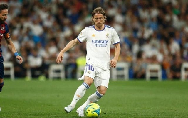 「おめでとう、レジェンド」モドリッチが家族とともに「37歳」の誕生日祝う! チームメイトやマルセロら元同僚たちがコメント