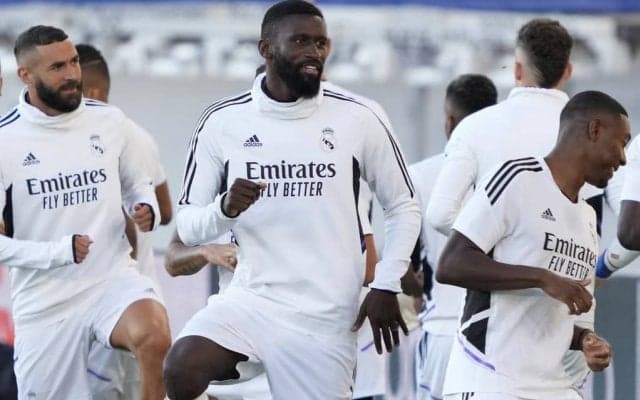 ｢これがヴァイブス｣!! レアルの選手たちが試合形式のゲーム勝利で｢大はしゃぎ｣! ドイツ代表DFが｢叩き込んだ決勝弾｣