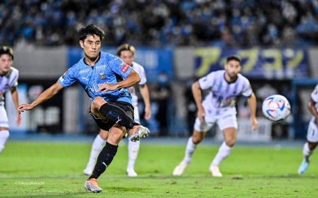 「PK蹴らせてください」→「何でやねん」川崎の家長vs知念「仁義あるPK争奪バトル」勃発！懇願の知念が「（家族の前で無得点）ジンクスを打ち破れました」