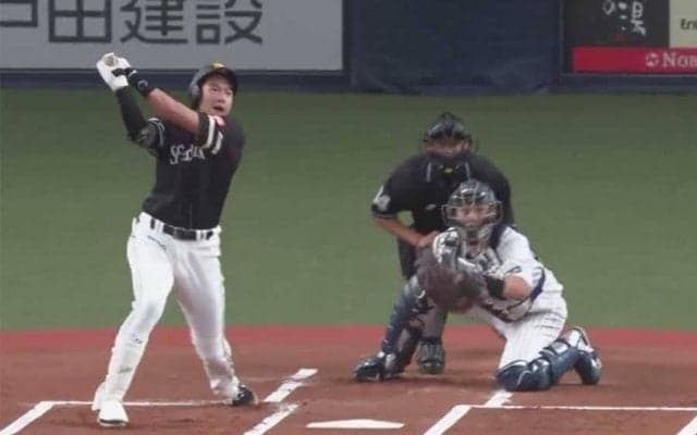 鷹・柳田悠岐の弾丸ライナーの逆方向弾は「理解不能」　球場騒然の“変態ホームラン”