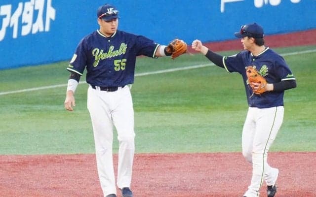 敵地は大悲鳴「なんでこの打球がアウトに」　村上宗隆“1秒の空中美技”が「うますぎ」