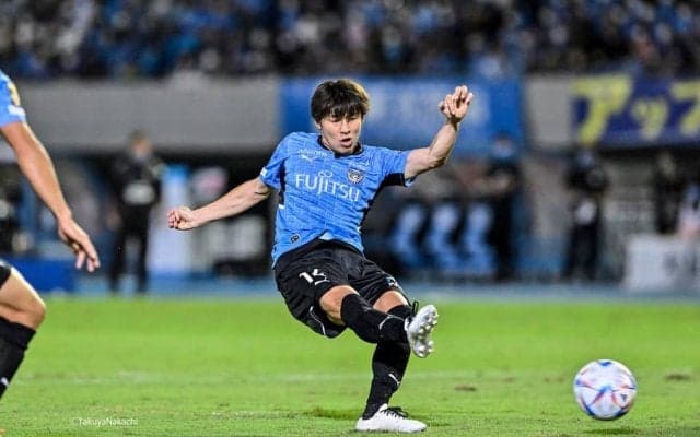 「バケモンでしょ」「うますぎる！」川崎MF脇坂が「スゴすぎ反転ゴール」見せた！ PA内で落ち着きはらった“トラップ→反転”で、鮮やかに追加点奪う！