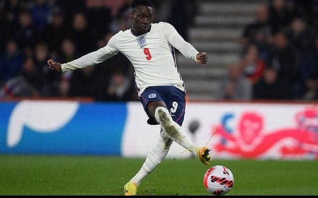 アンリが伊東純也の相棒務めるアーセナル後輩を称賛！　「イングランド人選手は海外に行かないが…」