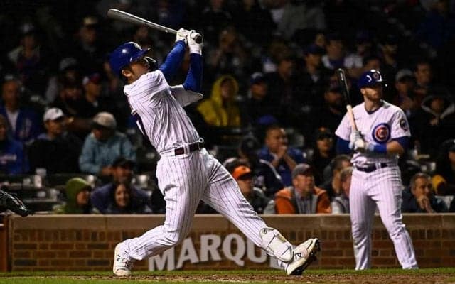 鈴木誠也、マン振りからの豪快13号ソロ　132m弾に日本ファン衝撃「すんげぇスイング」