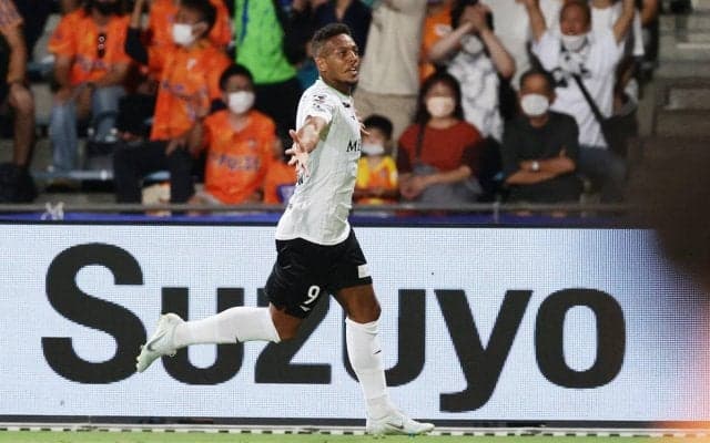 「ほほえま」J屈指のストロングヘッダー・湘南ウェリントンのギャップが話題、町野修斗も思わず「よわ」