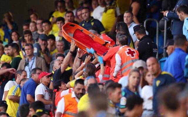 試合中ファンが意識不明となったカディスがバルサやメディカルチームに感謝「男性を助けることができました」