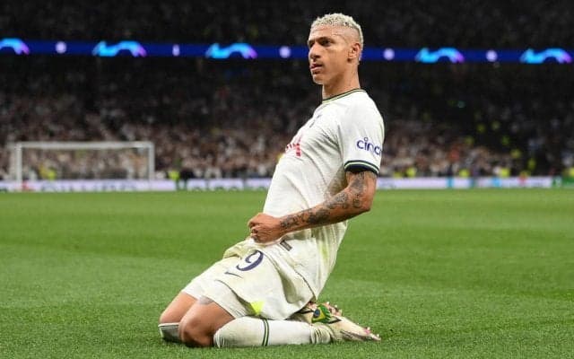 リシャルリソンがブラジル国旗も描かれたオリジナルスパイクを披露！着用試合でいきなり2ゴール