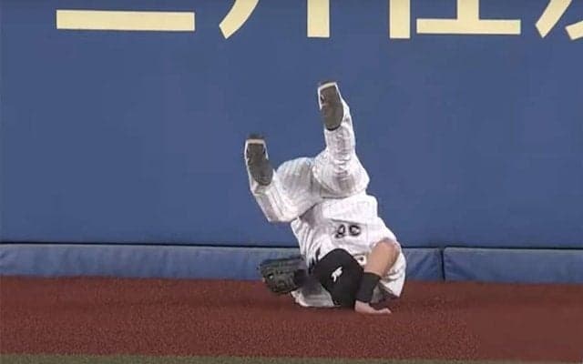 清宮幸太郎もあきらめの表情…迷いなしの“超加速＆空中好捕”が「神様です」