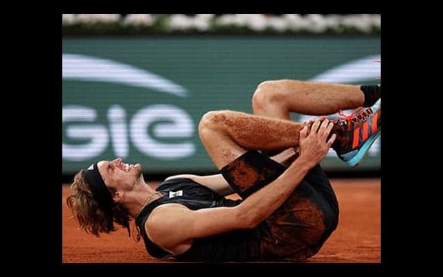  ズベレフ欠場「歩けない」 