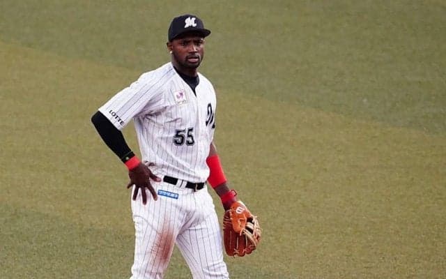 ロッテ助っ人がダイナミック美守→超速送球　2軍で生まれたスーパープレー