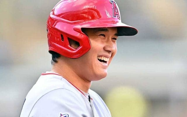 大谷翔平が「キッズたちにサイン」　敵地で優しい対応に米実況席も称賛「クールだ」