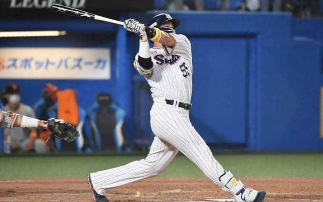 「化け物アーチ」中段まで運んだ村上の“完璧54号”　確信の一撃が「どこまで飛ばすの」