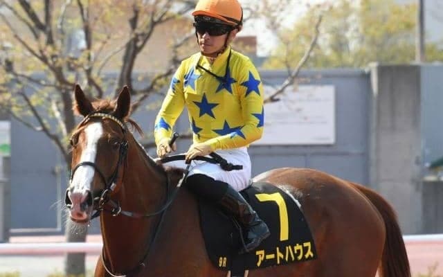 【ローズS予想オッズ】アートハウスとサリエラが並んで予想1番人気