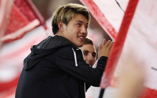 「彼氏感半端ない」「かっこいい」堂安律がELに向けたオフショット、同僚はツッコミもファン興奮「ビジュ安定に最高です」