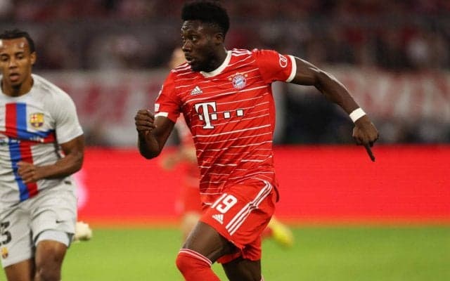 CL、バルサFWvsバイエルンDFのシーンがPK論争「明らかにPK」「ノーだね」