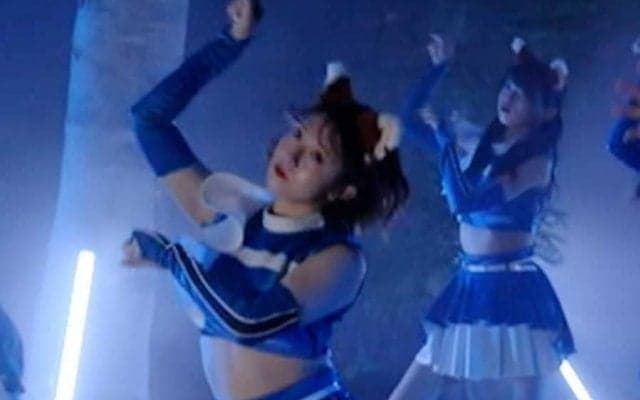 球場では見られない激しい踊りも…　日ハムチアが「きつねダンス」の原曲MVを再現