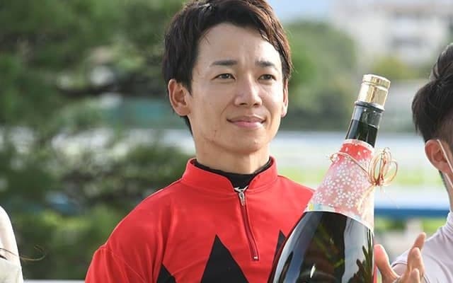 松山弘平騎手がプロ野球の始球式に登場 20日阪神vsDeNA戦