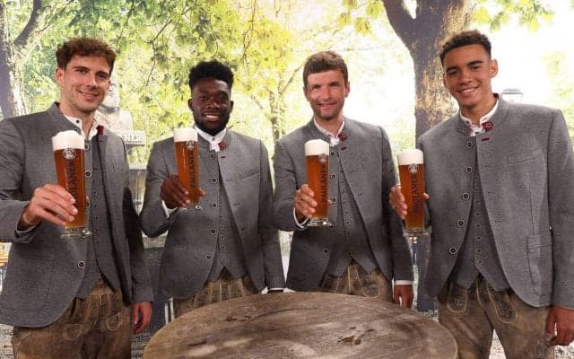 「この時期がやってきた！」バイエルンが“オクトーバーフェスト”ユニを発表！3年ぶりにビールの祭典が開催