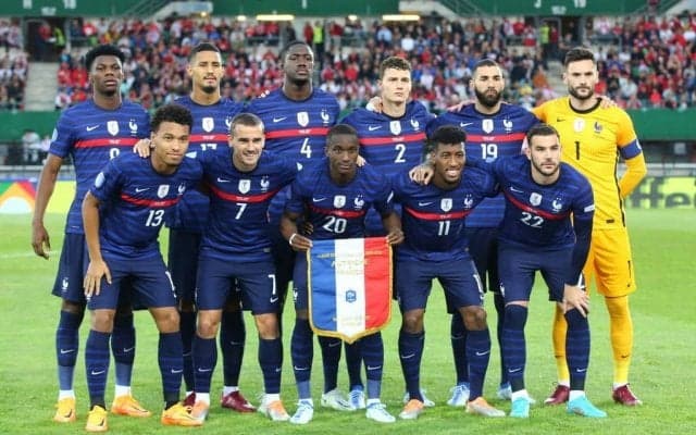 「美しすぎる！」「シンプルだけど素敵」フランス代表がカタール向け「新ユニフォーム」を発表！ 青と金が重厚感を生み出す「前回王者の貫禄」