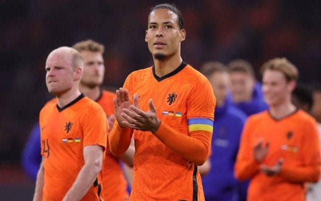 「テーブルクロス？」「最悪だ」2大会ぶり出場のオランダ代表のW杯ユニフォーム発表も特にアウェイが不評「アマチュアっぽい」「トレーニングシャツ？」