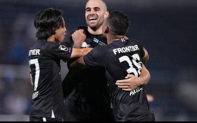 3カ月前まで横浜FCにいたヴィゼウがC・ロナウドと2ショット！ELで同じピッチに立つ