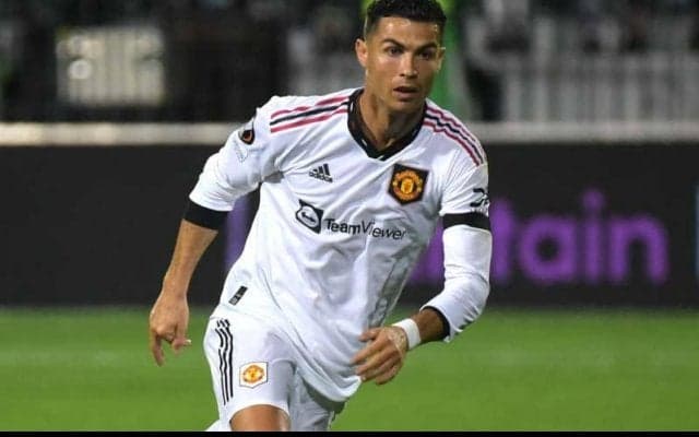 「選手として普通の対応」ハーフタイムに女性ファンから求められた写真撮影をC・ロナウドが拒否「ファンへの態度じゃない」