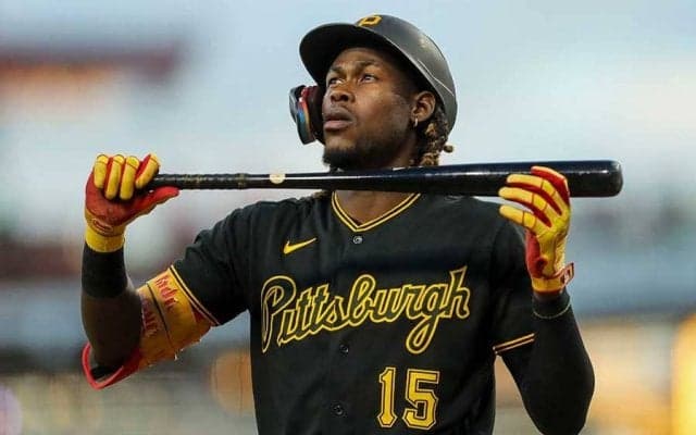 滞空時間史上最長のバット投げが誕生　“初速”190kmの一振りに笑撃「最高だ！」