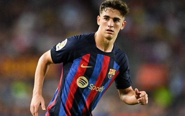 「電話番号かインスタグラムのIDか」サイン会で女性ファンからメモ受け取ったガビに海外注目