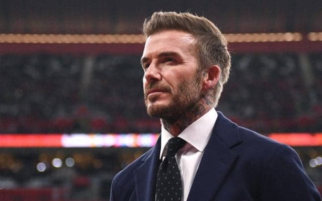 ベッカム氏がエリザベス女王を弔問、市民とともに12時間以上列に並ぶ