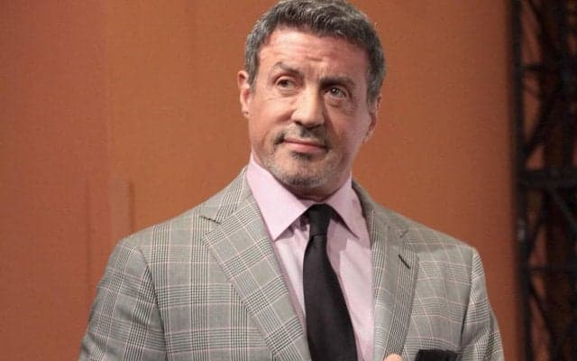 ローマ、映画界の大御所シルベスター・スタローンへ記念ユニを贈呈「え。ずるい」「FWで年間20点くらい決めそう」