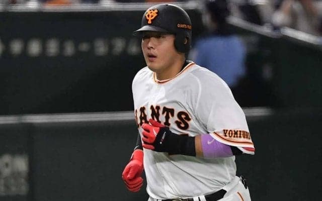 被弾の投手は表情失い呆然…　岡本和真の“鮮やか兆し弾”が「調子良い時の打球だ」