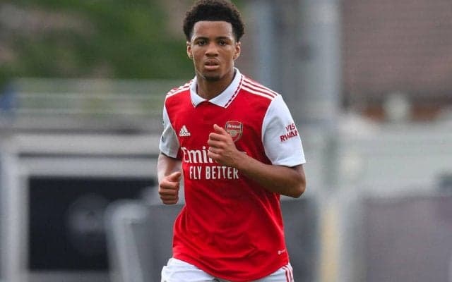 アーセナルのベンチに15歳の選手！ デビューすれば史上最年少に