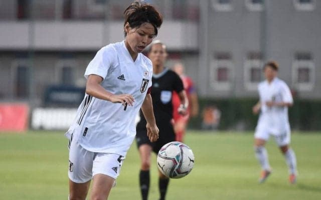 「美しい」「目を引く」熊谷紗希らの「エプロンドレス動画」が9万回再生の大反響！ ビールを手にした姿にファンは「一緒に飲みたい」