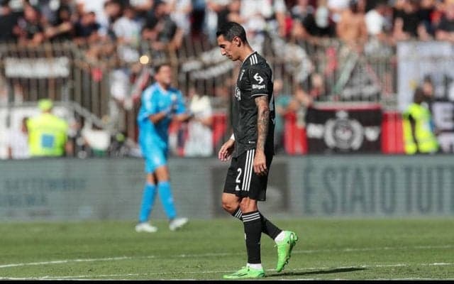 モンツァ戦でヒジ打ち、愚行退場のディ・マリアがSNSで謝罪「負けたのは僕のせい」