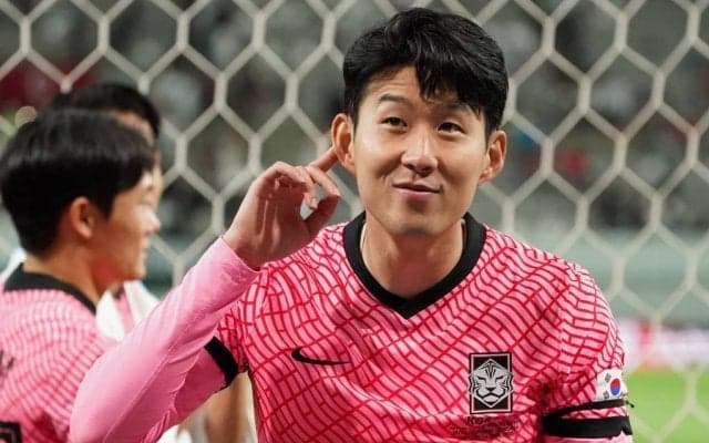 「うらやましすぎてお腹痛い」韓国代表ソン・フンミンがファンに「連続の神対応」で大絶賛！ 落とし物対応にハートポーズ…10万回再生された合宿初日の映像