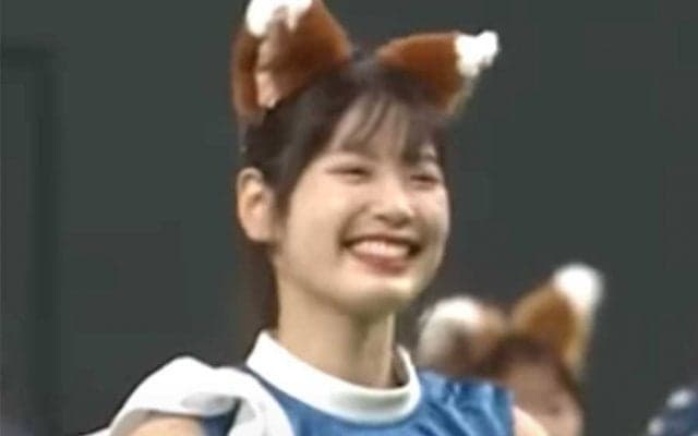 「迫力も可愛さもすごい」　チアが腰クネクネ…“きつね”本家との競演にファン熱狂
