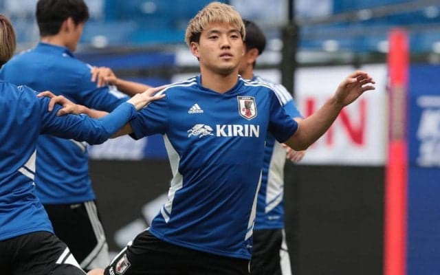 「黄色&青って新鮮」「すごく元気になる色」日本代表の新トレーニングウェアは“黄色“、堂安律が合宿スタートを報告