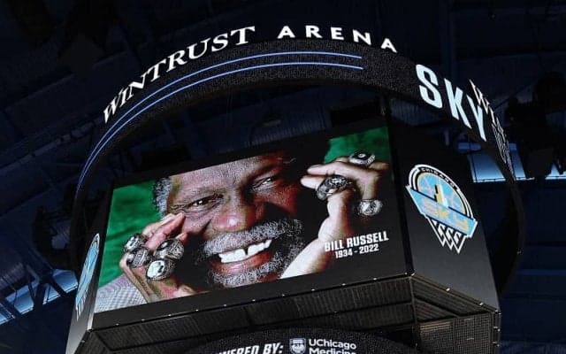 セルティックスがビル・ラッセルに敬意を表してペイントエリアへ背番号6をペイント