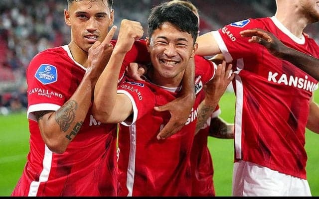 「#右ウイングバックからキーパーにプレス笑」アヤックス戦フル出場のAZ菅原がダービー勝利に歓喜「勝ててよかった」