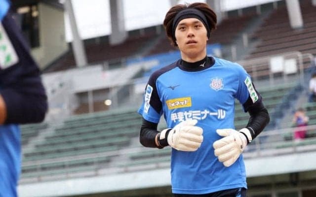J2甲府の“苦労人”GK「僕がJリーガーとして生き残ってこれた理由」。偉大な守護神からの学びとは