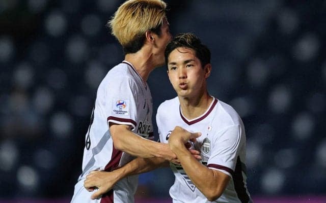 「競馬のゴール前みたい笑」神戸が誇る2トップの“歓喜の走り”にファン注目「気迫がすごい」