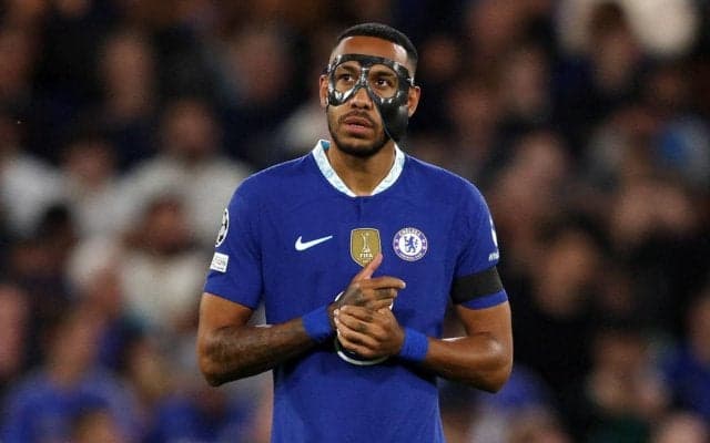 「うちの一家は青一色！」家族皆でチェルシーに染まったオーバメヤンにファンから鋭い指摘「赤が交じってるぞ」