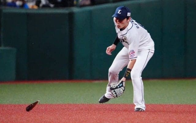 「バットとボールが同時に…」　西武源田が“危機一髪”で見せた美技に指揮官も驚愕